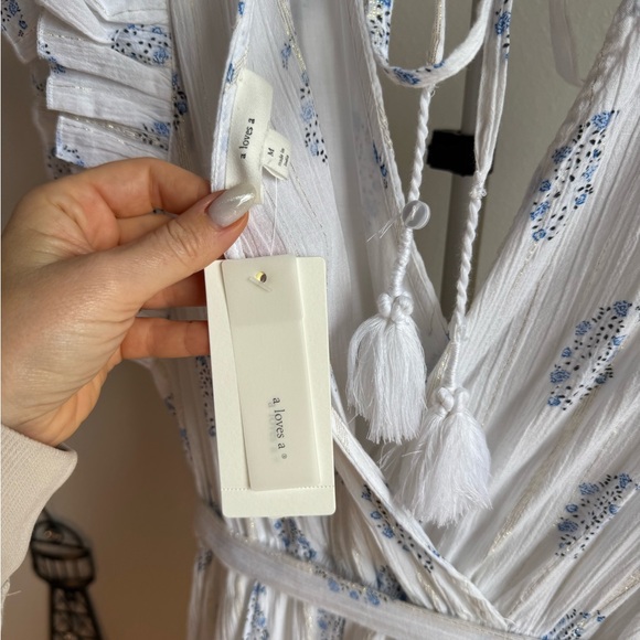 NWT Loves A Floral Metallic Paisley Surplice V-Neck Ruffled Sleeve Tiered Dress - Picture 8 of 10